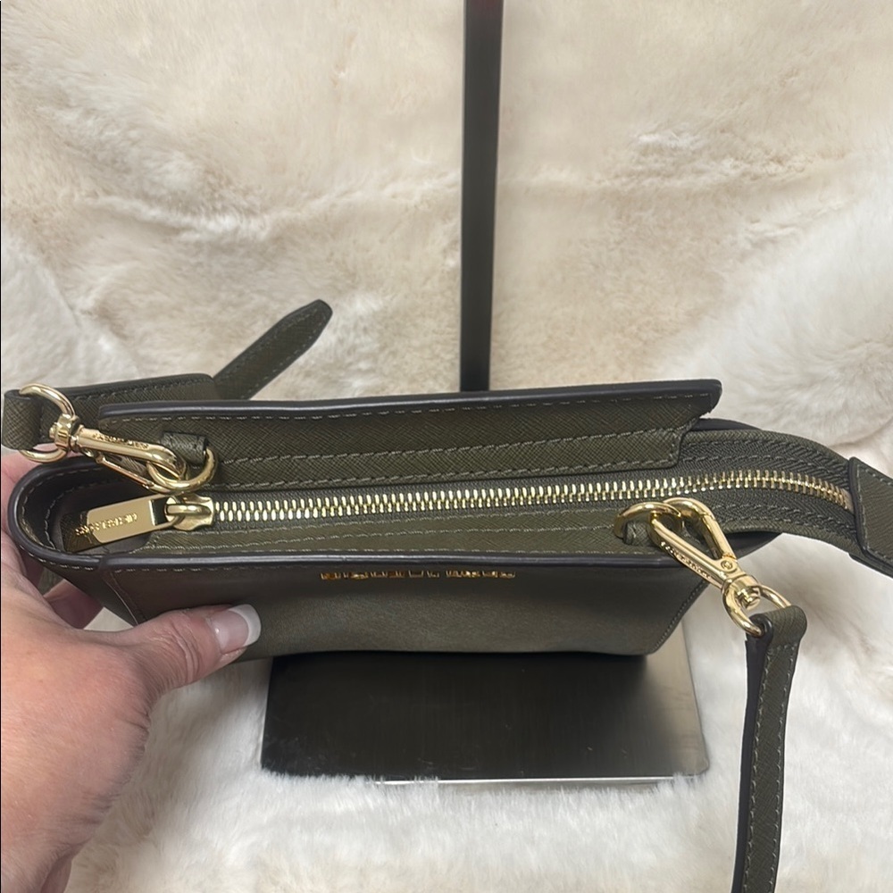 Michael Kors Green mini cross body Bag with Adjustable Strap - Picture 7 of 15